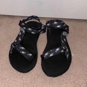 eagles sandals sz 8